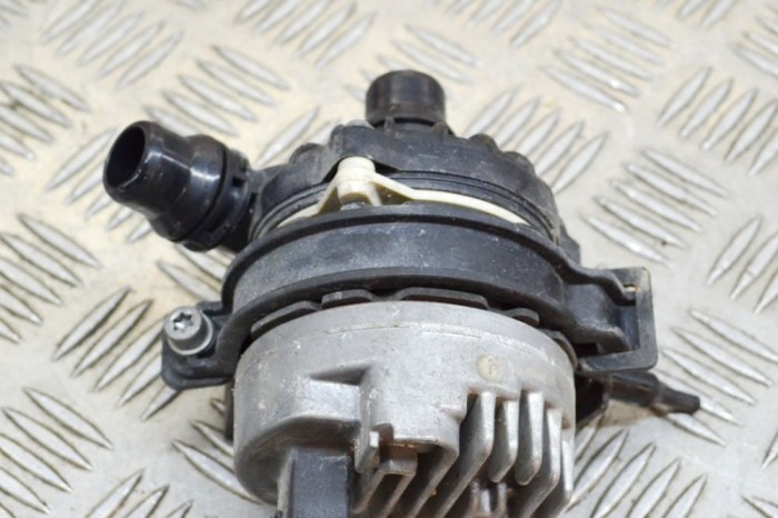 Pompa de apa auxiliara BMW X3 G01, F97 2019 OEM: 40972781,8686899 13848126