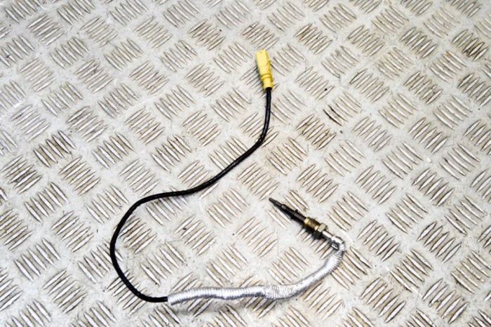 Senzor de temperatură AUDI Q7 4M 2023 OEM: 4M0906088BA 17904757