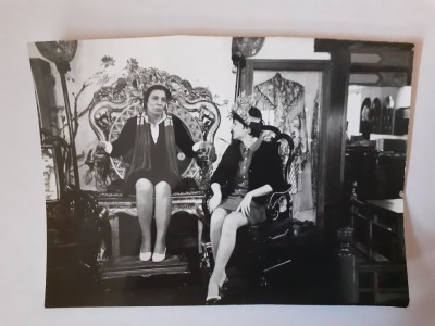 Fotografie dimensiune CP cu 2 femei la Roma &amp;icirc;n 1970 foto