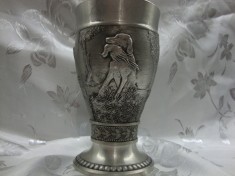 POCAL / CUPA / PAHAR DIN ZINC CU MOTIV VANATOARE foto