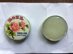 cutie romaneasca tabla roze vaselina parfumata flacara ulei cosmetica cluj reclama veche RSR cu continut original