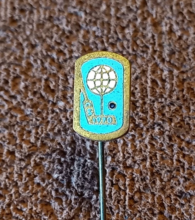 Insigna - CAMPIONATUL MONDIAL de HOCHEI pe Gheata 1970 Bucuresti