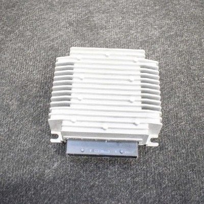 Amplificator de sunet TESLA MODEL X 2016 OEM: 1004833-10-A,1000350-001-09 10044608 foto