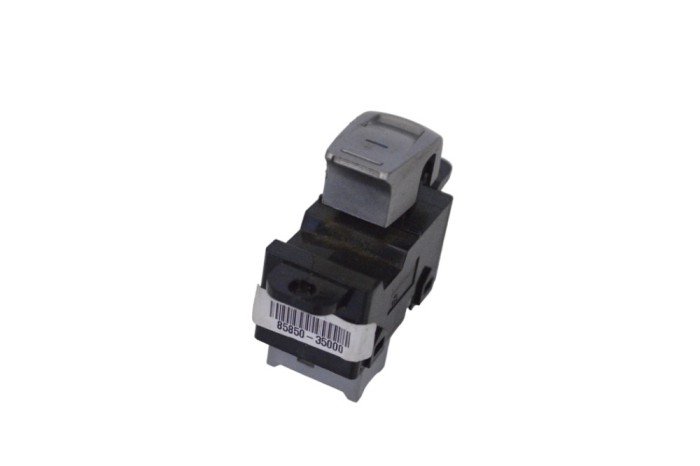 Buton geam ușă st&acirc;nga față SSANGYONG TIVOLI 2016 OEM: 85850-35000 | 22085678