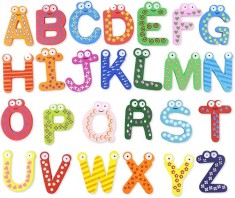 Set litere magnetice colorate din lemn 26 piese