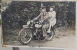 Fotografie tip carte postala, necirculata, la plimbare pe motocicleta, 1942