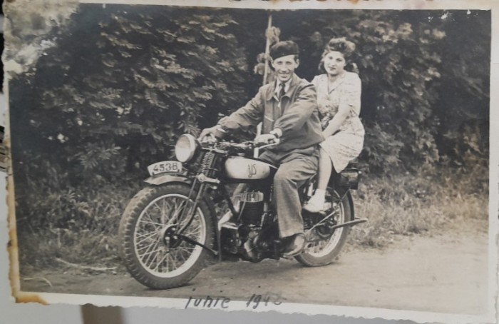 Fotografie tip carte postala, necirculata, la plimbare pe motocicleta, 1942