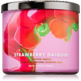 Bath &amp; Body Works Strawberry Daiquiri lum&acirc;nare parfumată 411 g