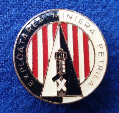 Insigna industrie minerit Exploatarea Miniera PETRILA 1970 foto