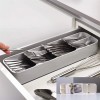 Organizator pentru tacamuri, cu 5 compartimente, dimensiuni 39.8 cm x 11.4 cm x 5.8 cm, nu ocupa mult spatiu, alb