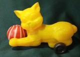 Made in Romania pisica cu mingie jucărie vintage din perioada comunistă a anilor 1980