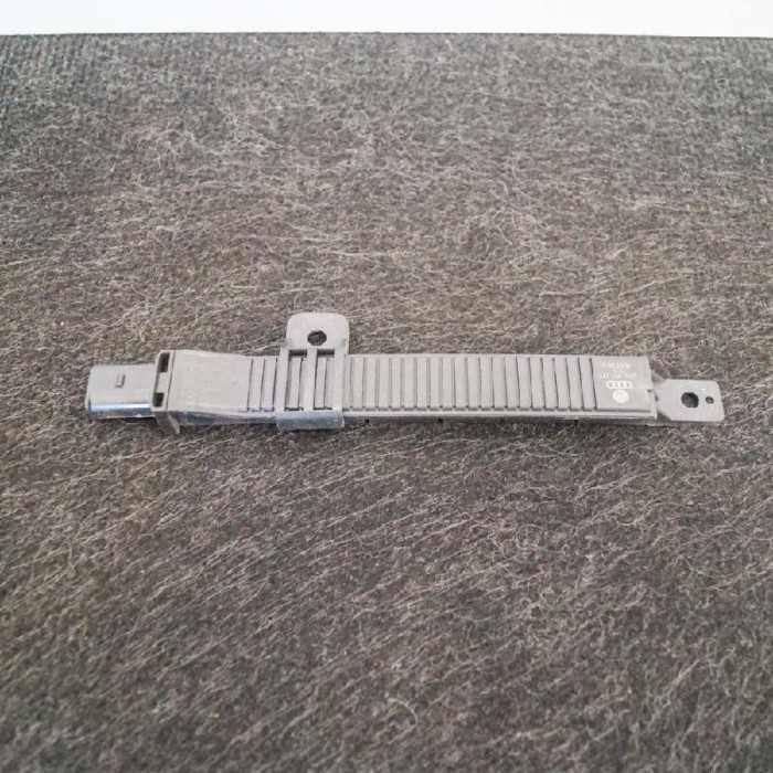 Amplificator de antena AUDI A8 D2 4D2, 4D8 2001 OEM: 4D0907277 2973992