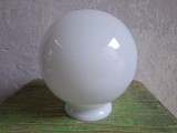 Abajur / Glob alb mijlocul sec XX pentru lustra lampa veioza sau aplica !