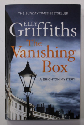 THE VANISHING BOX - A BRIGHTON MYSTERY by ELLEY GRIFFITHS , 2018 foto