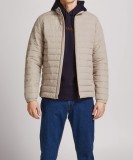 Cumpara ieftin Geaca Barbati Jack&amp;Jones Bej Relaxed Fit, Marimea M, Inchidere Fermoar - Lungime 70cm