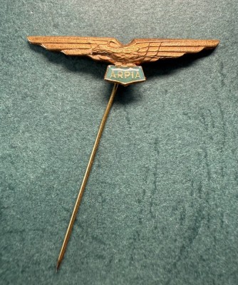 Pin insigna Arpa RSR Asociatia Romana pentru Propagarea Aviatiei foto