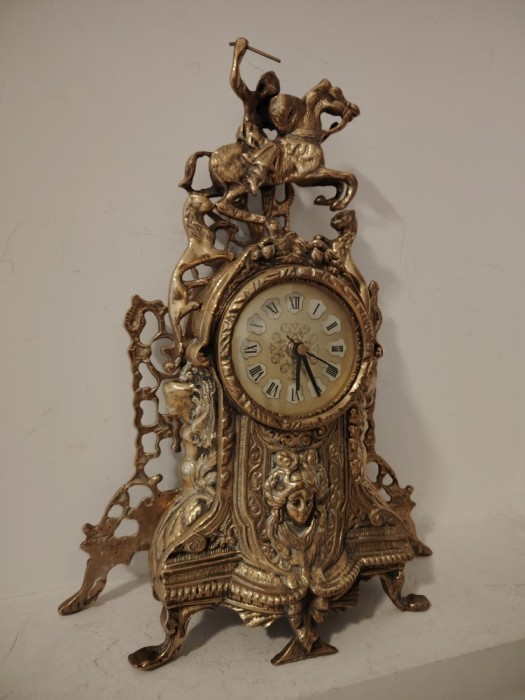 Superb ceas de șemineu din bronz masiv Baroc ,piesa cu o lucrătură de o foarte mare finețe ,mecanism Quartz