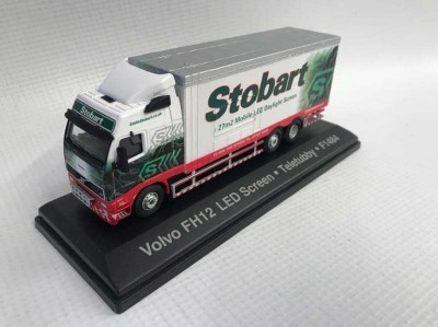 Macheta Volvo fh12 box of stobart 1/76 foto