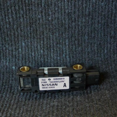 Senzor de impact lateral dreapta NISSAN PRIMERA P12 2003 OEM: 98830AV600 | 1970657 foto