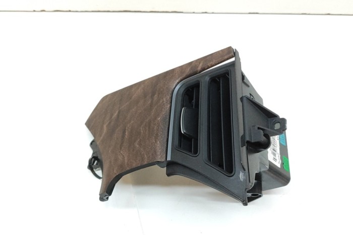 Gura de ventilație planșa de bord TESLA MODEL X 2020 OEM: 1045862-09-B,1023270-00-D,1045862-09-B,1023270-00-D | 31673094