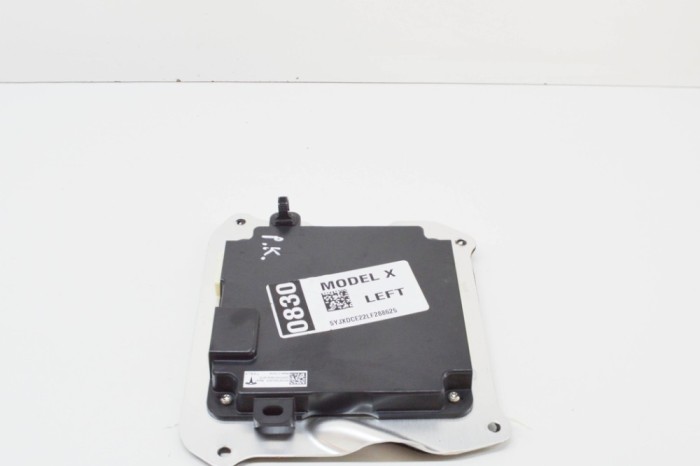 Modul de control ușă st&acirc;nga față TESLA MODEL X 2020 OEM: 1037222-00-F,1041419-00-B 21027583
