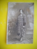 HOPCT 235 B FEMEIE CU ROCHIE DE EPOCA -FOTOGRAFIE VECHE TIP CP