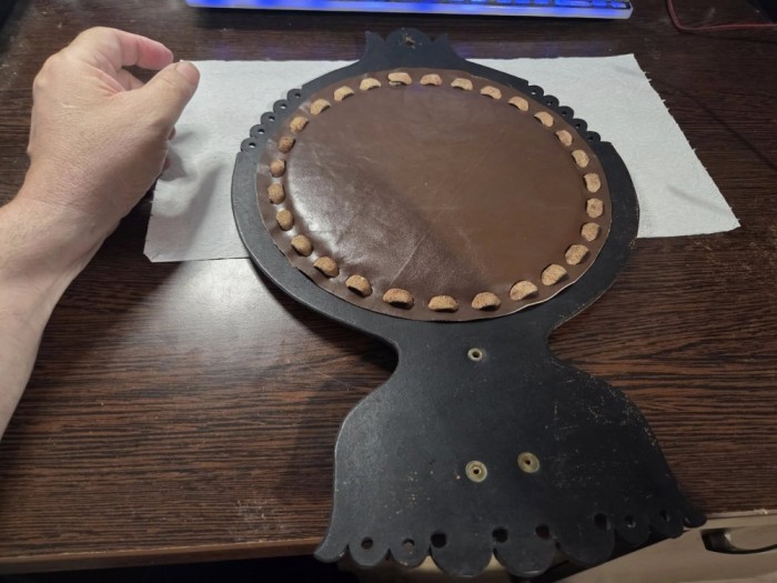 Oglinda vintage imbracata in piele