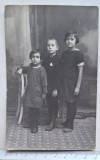 Fotografie copii interbelici &ndash; cca. 1920&ndash;1930 &ndash; portret de studio tip carte poștală