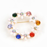 Brosa martisor coronita cu pietre multicolore si flori albe