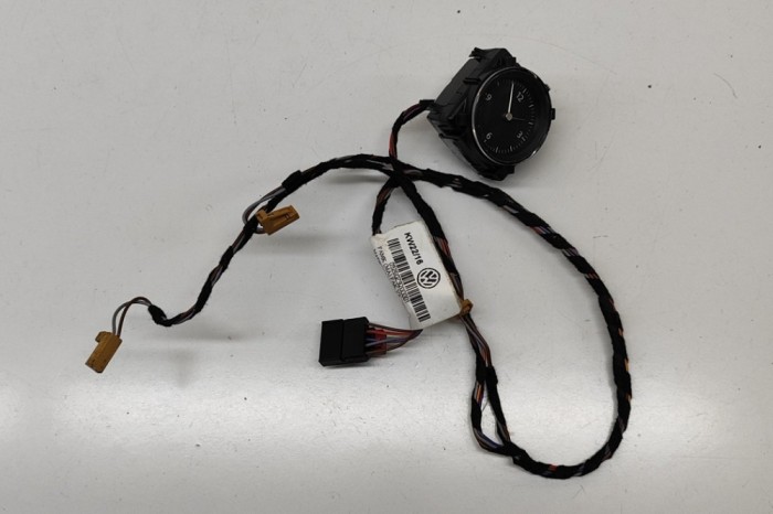 Ceas interior VW PASSAT Variant B8 3G5 2017 OEM: 3G0919204C 30293846