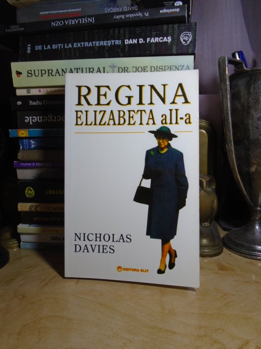 NICHOLAS DAVIES - REGINA ELISABETA A II-A #