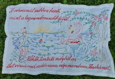 ** Peretar vechi cusut de mana pe panza, cu ate colorate, cu text in limba maghiara, Transilvania