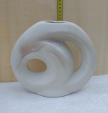 veche vaza flori din ceramica grea, forma decorativ abstracta