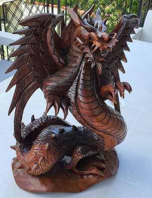 Un superb dragon din lemn masiv de dimensiuni impresionante foto
