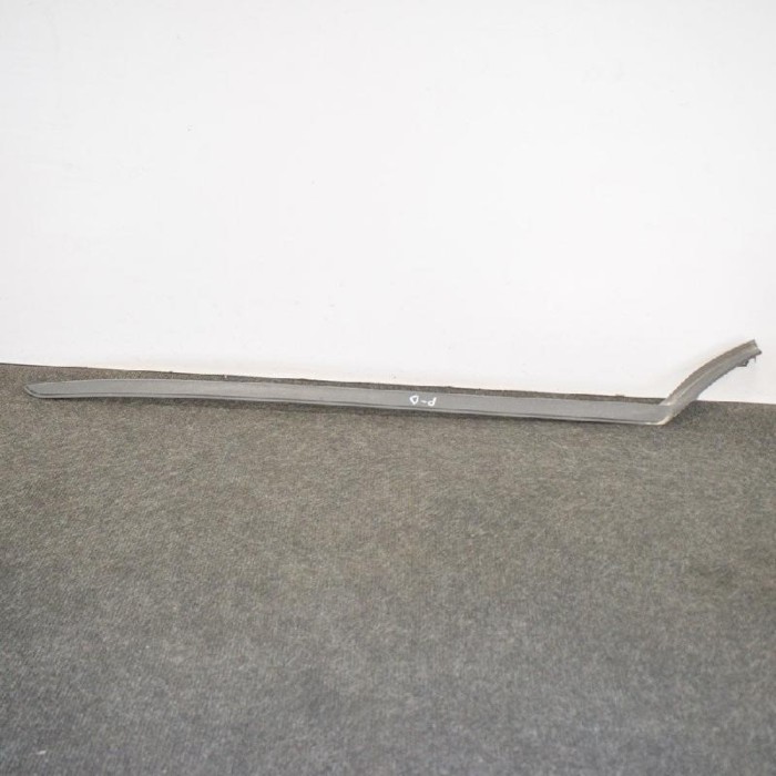 Ornament vertical parbriz dreapta VOLVO XC40 536 2018 OEM: 31448940 | 10841170