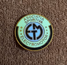 Insigna fotbal - "ELECTROMOTOR" TIMISOARA (varianta 2)