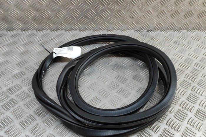 Garnitura ușă st&acirc;nga spate VW T-CROSS C11 2024 OEM: 2GM867913C | 31402377