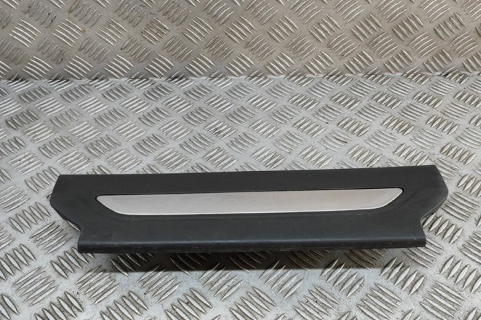 Ornament prag st&acirc;nga față JAGUAR F-PACE X761 2022 OEM: HK83-13201-BFW | 31656060