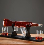 Set pentru Cognac, Whiskey&nbsp; Sticla-decantor AK47,&nbsp;4 pahare si suport din lemn
