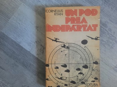 Un pod prea indepartat de Cornelius Ryan foto