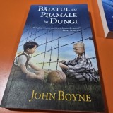 BAIATUL CU PIJAMALE IN DUNGI - JOHN BOYNE