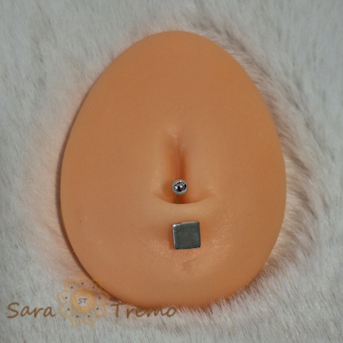 Piercing Buric cu Decor Patrat Lucios din Argint, Tija Subtire