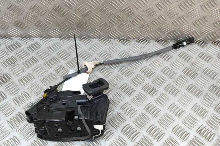 &Icirc;ncuietoare ușă dreapta față VW GOLF VII 5G1, BQ1, BE1, BE2 2016 OEM: 5K1837016E | 25092145