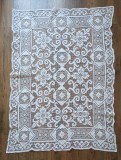 FATA DE MASA VINTAGE DIN BUMBAC, LUCRATA MANUAL PRIN TEHNICA FILET