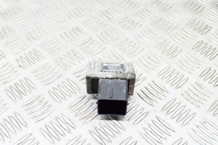Bujie incandescentă RENAULT KOLEOS I HY_ 2008 OEM: 9640469680-A | 13942912