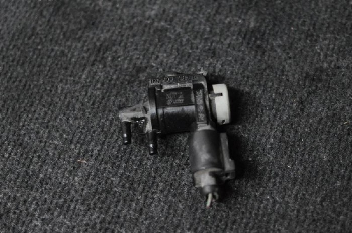 Supapa solenoid AUDI A5 8T3 2010 OEM: 1K0906283A 2206163