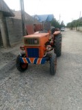 Tractor universal 445 foto