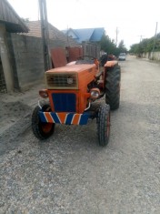 Tractor universal 445 foto
