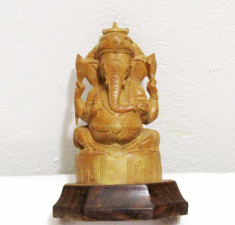 Ganesha cea mai venerata zeitate hindusa.Sculptura miniaturala in lemn nobil foto