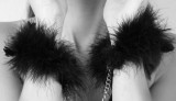 Cătușe cu Pene Negre Orion, Sex Shop BDSM, Poliuretan, Mărime Universală
